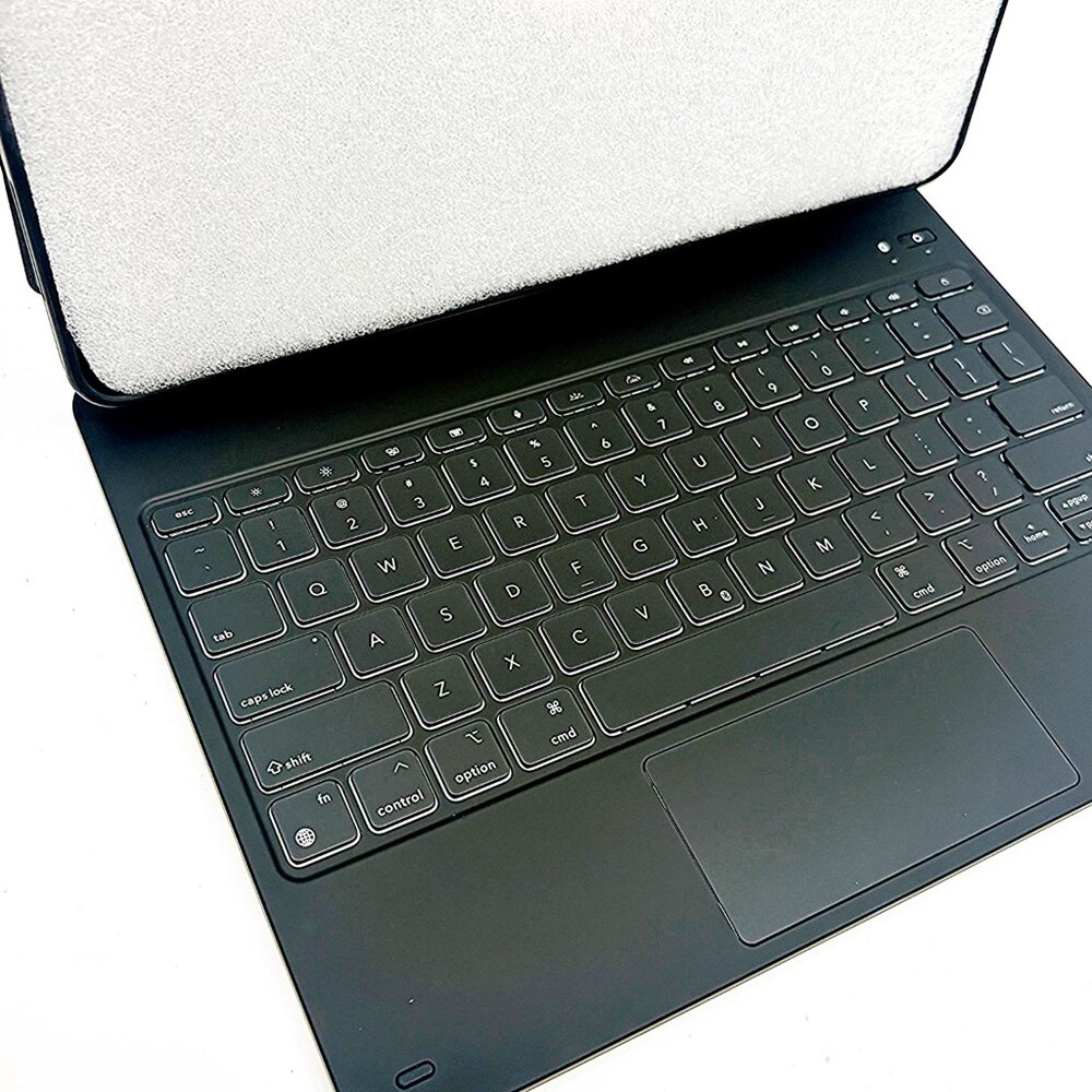 ESR iPad Air 13” Keyboard Case Trackpad Magnetic Rebound 360 Black - Picture 4 of 8